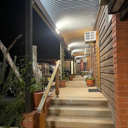 Country Roads Motor Inn Наррандера Екстер'єр фото