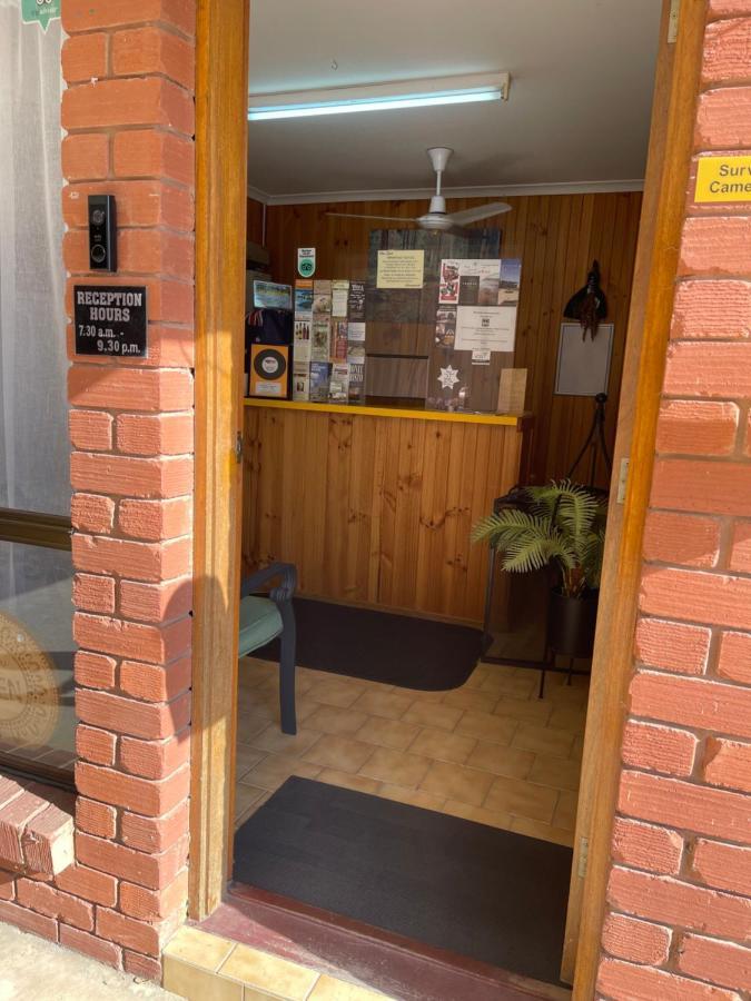 Country Roads Motor Inn Наррандера Екстер'єр фото
